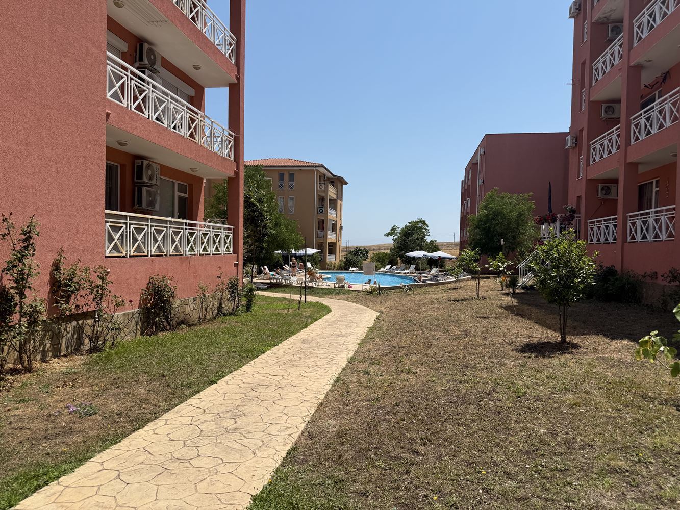 Möblierte Ein-Zimmer-Wohnung mit Poolblick in Sonnenstrand