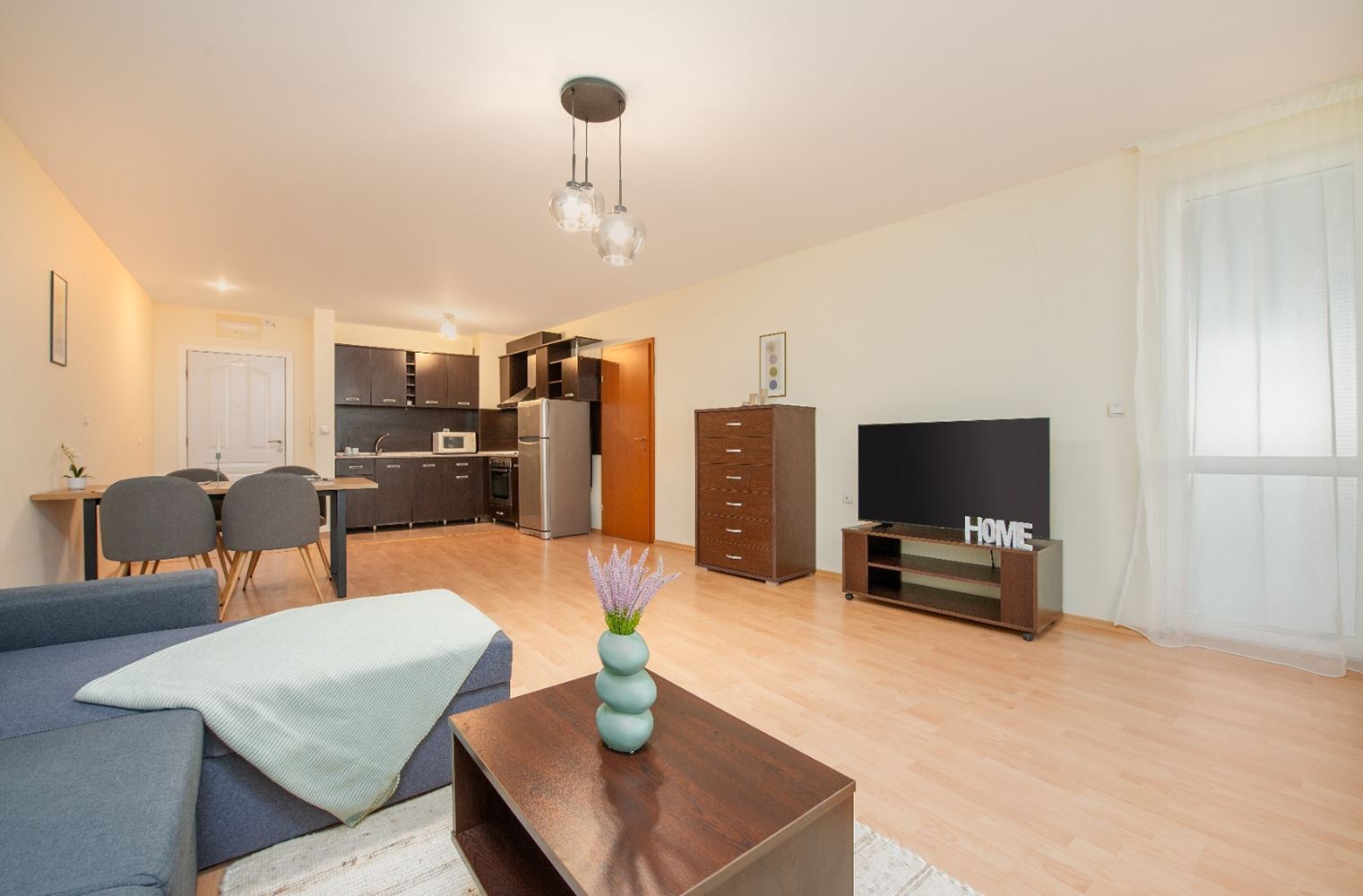 Stilvolles Zwei-Schlafzimmer-Apartment in erster Meereslinie mit direktem Meerblick in Sveti Vlas – Raum, Luxus und vollständige Annehmlichkeiten