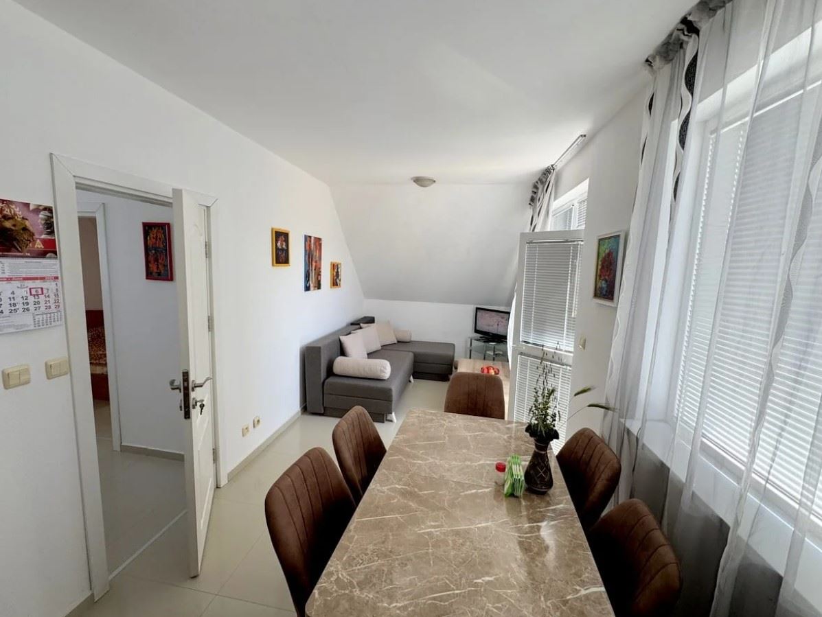 Wohnung mit einem Schlafzimmer in Ravda – vollständig möbliert, in einem Wohngebäude und 500 Meter vom Meer entfernt