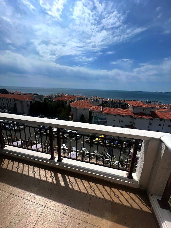 Geräumige Vier-Zimmer-Wohnung mit einzigartigem Panoramablick über die gesamte Bucht in Sveti Vlas