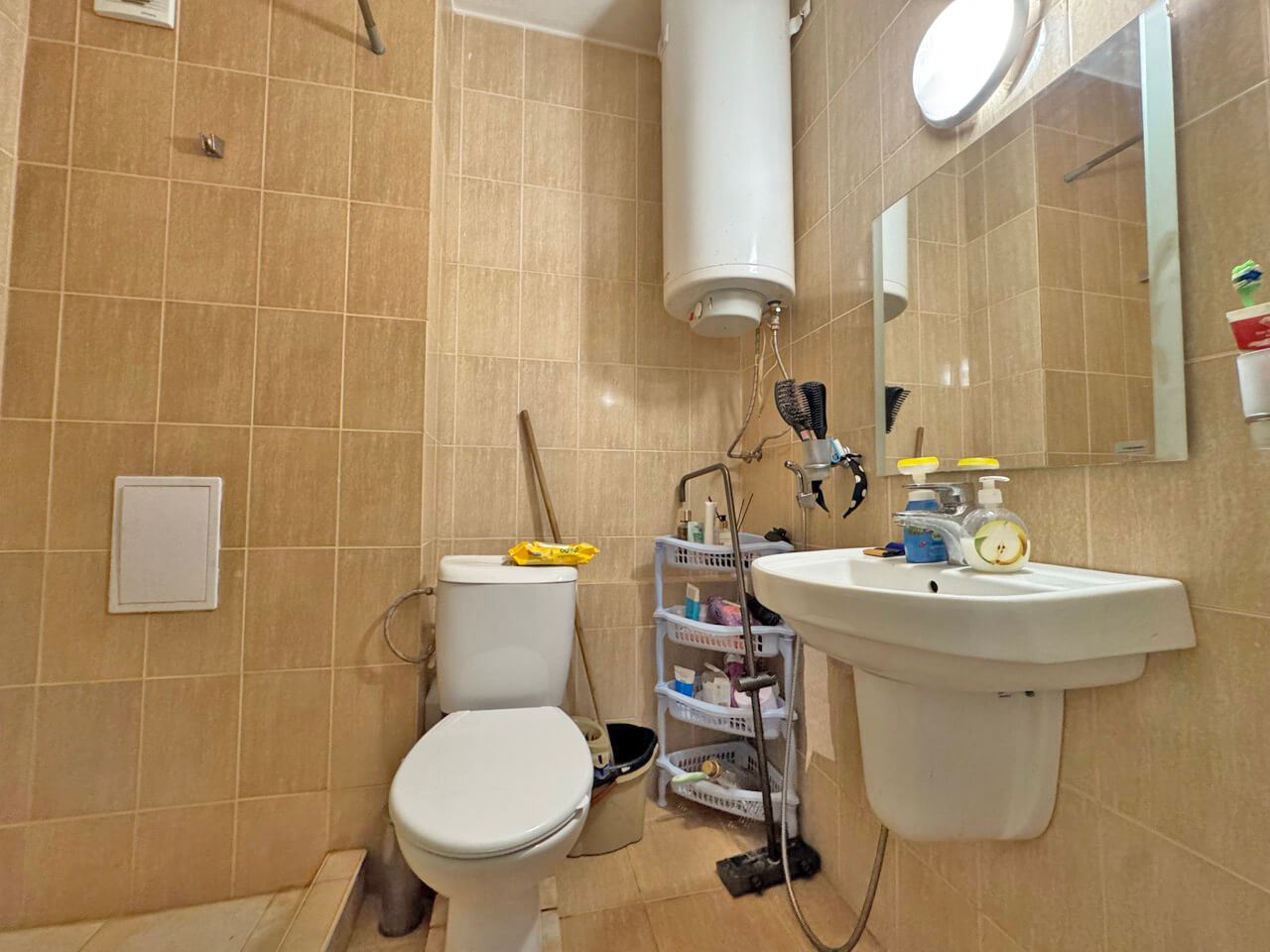 Geräumige Zwei-Zimmer-Wohnung mit niedriger Wartungsgebühr am Sonnenstrand