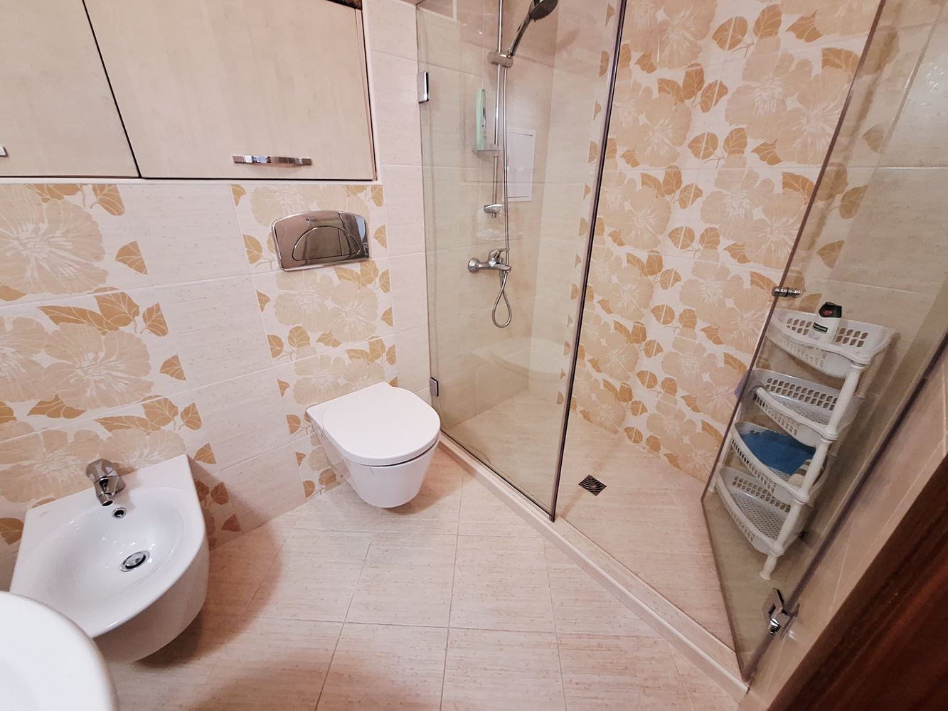 Geräumige 3-Zimmer-Wohnung mit Parkplatz nur 200 Meter vom Meer entfernt in Sveti Vlas