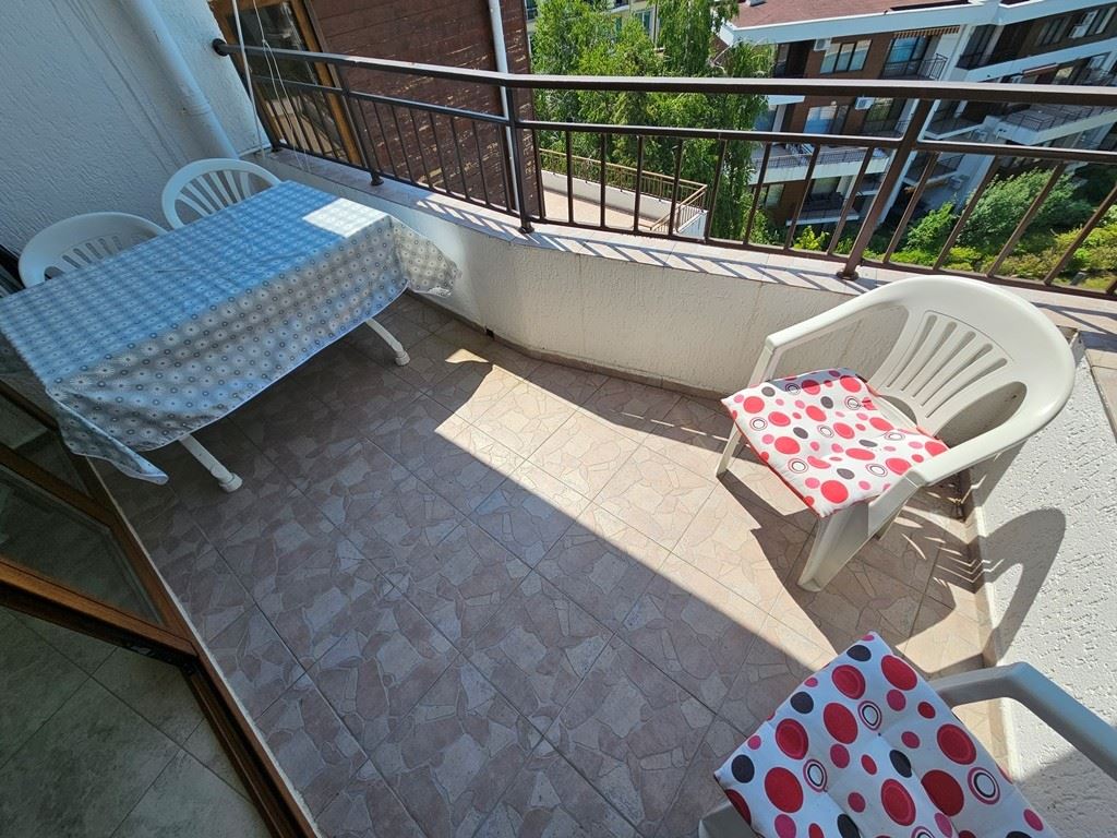 Panorama-Apartment mit zwei Schlafzimmern nur wenige Meter vom Strand entfernt in Elenite mit atemberaubendem Blick auf die Bucht