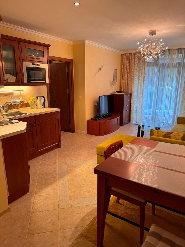 Drei-Zimmer-Wohnung mit Meerblick zwischen Pinien – Luxus und Ruhe in erster Meereslinie in Sozopol