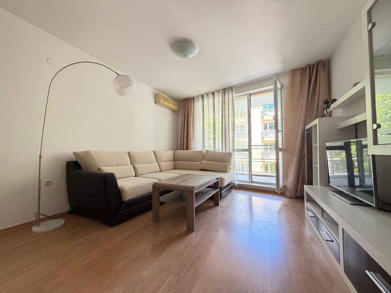 Geräumige Wohnung mit einem Schlafzimmer in Pomorie – mit großer Terrasse und ausgezeichnetem Investitionspotenzial