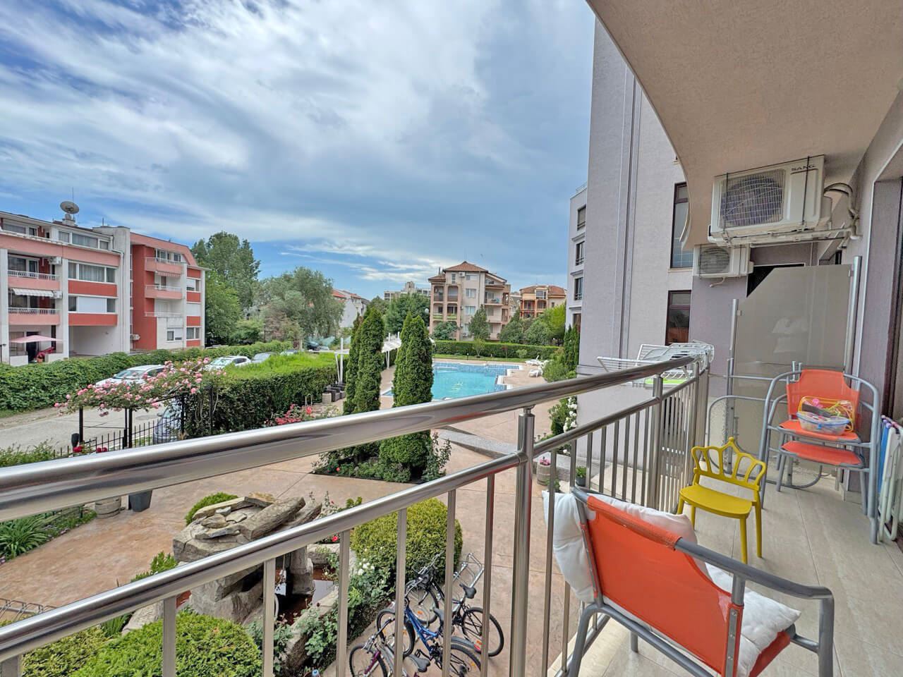 Zwei-Zimmer-Wohnung in Sunny Beach – voll möbliert, mit Pool und hervorragendem Investitionspotenzial