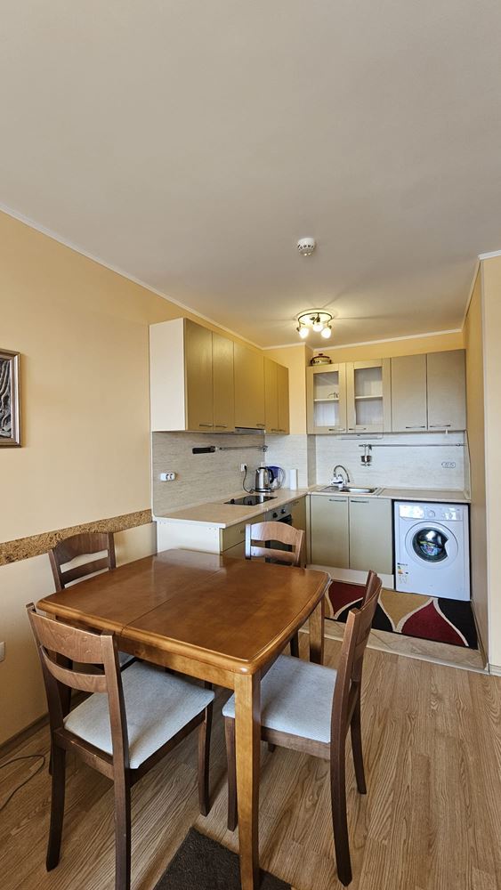Geräumige 3-Zimmer-Wohnung in erster Meereslinie mit Privatstrand in Sveti Vlas