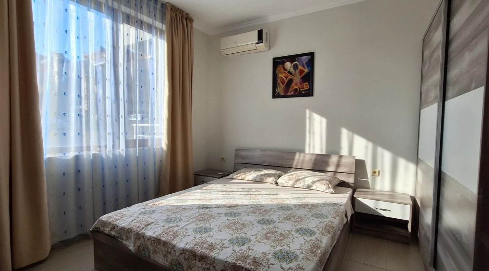 Wohnung mit einem Schlafzimmer in erster Meereslinie in Sveti Vlas – gemütliche Immobilie mit Blick auf Pool und Meer