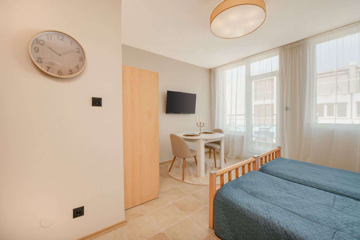 Sonniges und großzügiges Studio mit Meerblick in Ravda – 100 m vom Strand entfernt, in einer gepflegten Anlage mit Pool und Grünflächen