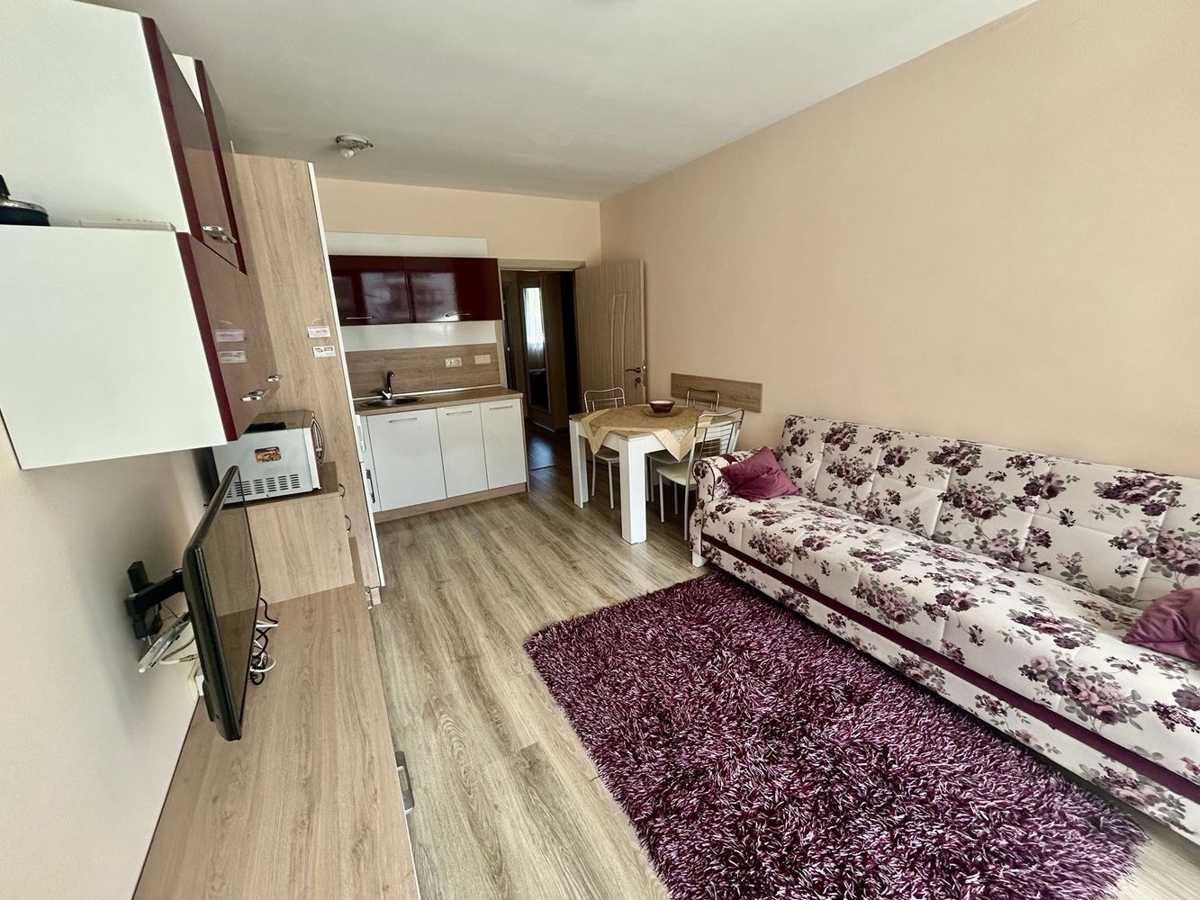 Komfortable 2-Zimmer-Wohnung mit direktem Zugang zum Pool in Nessebar – ein außergewöhnlich praktisches Angebot