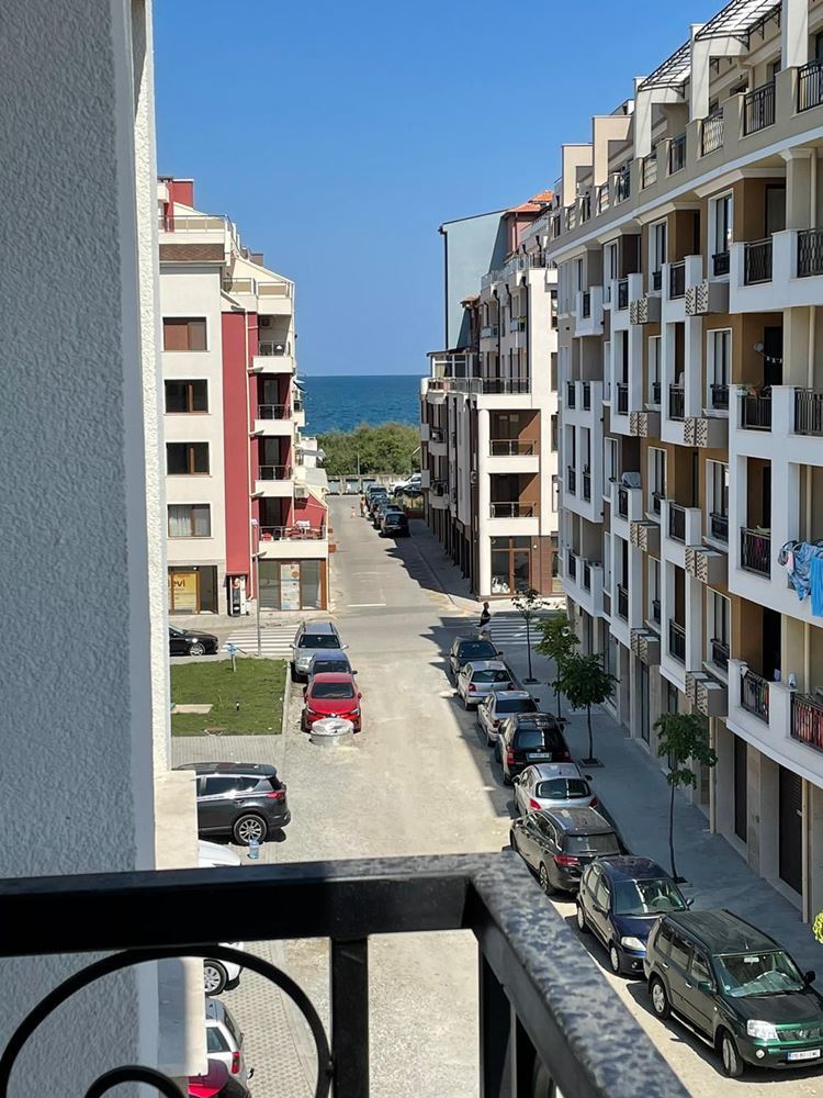 Geräumige Fünfzimmerwohnung mit Meerpanorama in Pomorie – Komfort, Stil und Funktionalität für eine große Familie