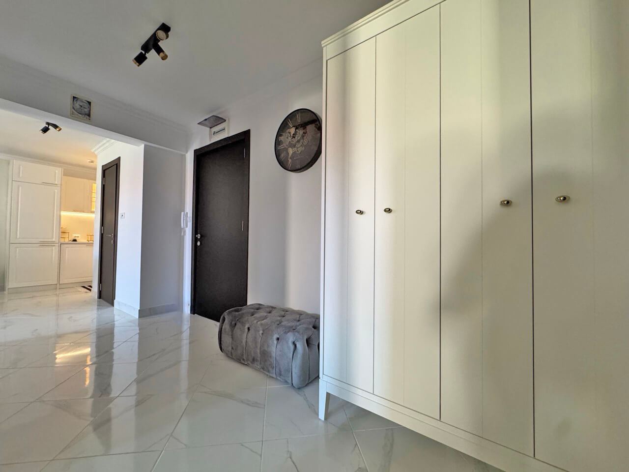 Geräumige 3-Zimmer-Wohnung in einer modernen Anlage in Sveti Vlas – Komfort zwischen Meer und Bergen