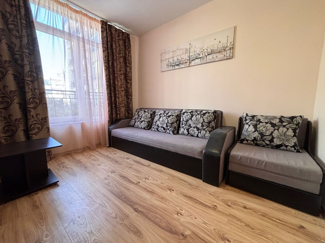 Geräumige Ein-Zimmer-Wohnung mit Poolblick in Sunny Beach – Option für ein zweites Schlafzimmer