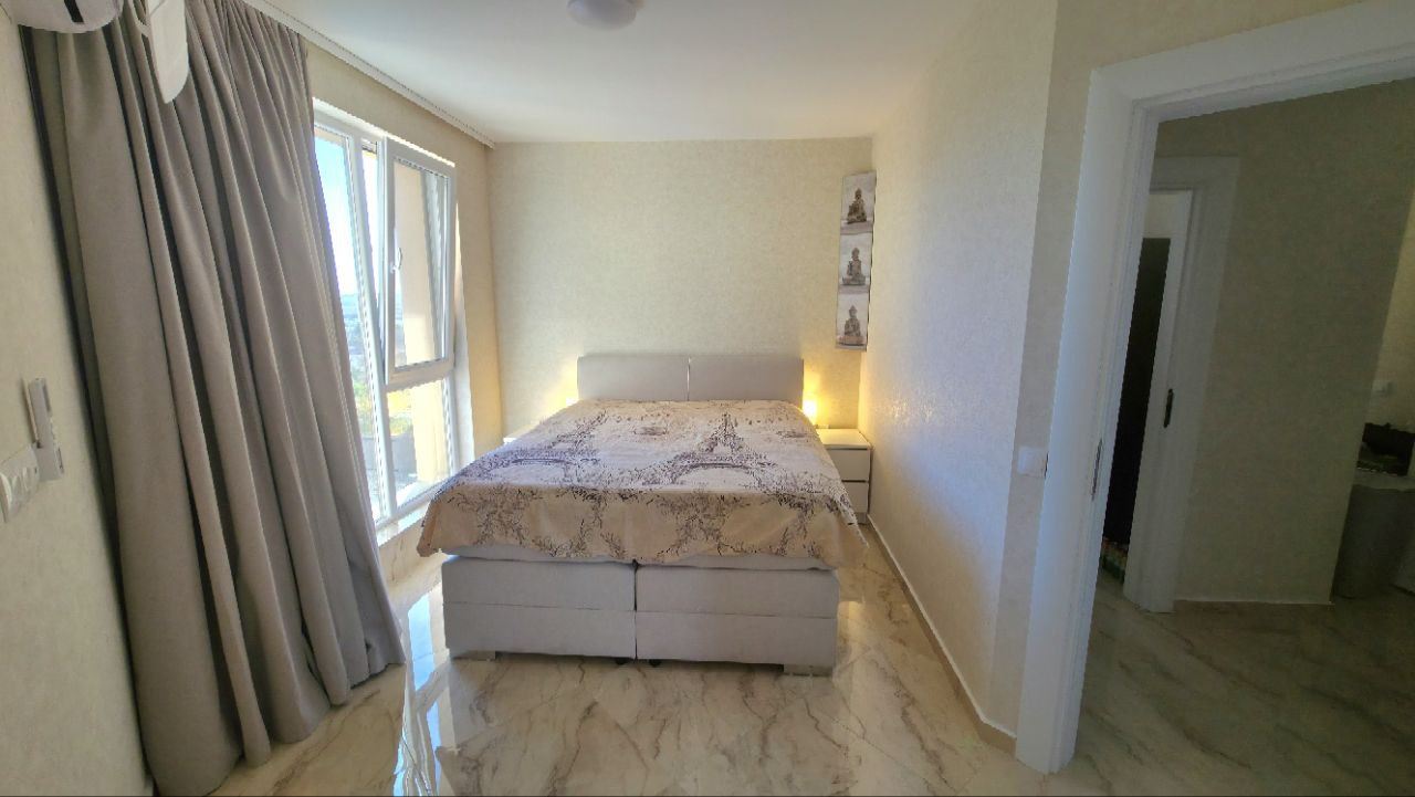 Drei-Zimmer-Wohnung mit zwei Schlafzimmern und großer Panoramaterrasse in einer stilvollen Wohnanlage in Sonnenstrand