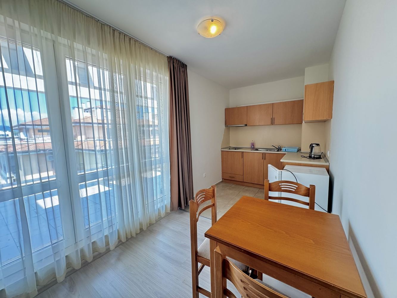 Geräumiges Studio mit großer Panoramaterrasse in Sonnenstrand – ausgezeichnete Lage und niedrige Instandhaltungsgebühr