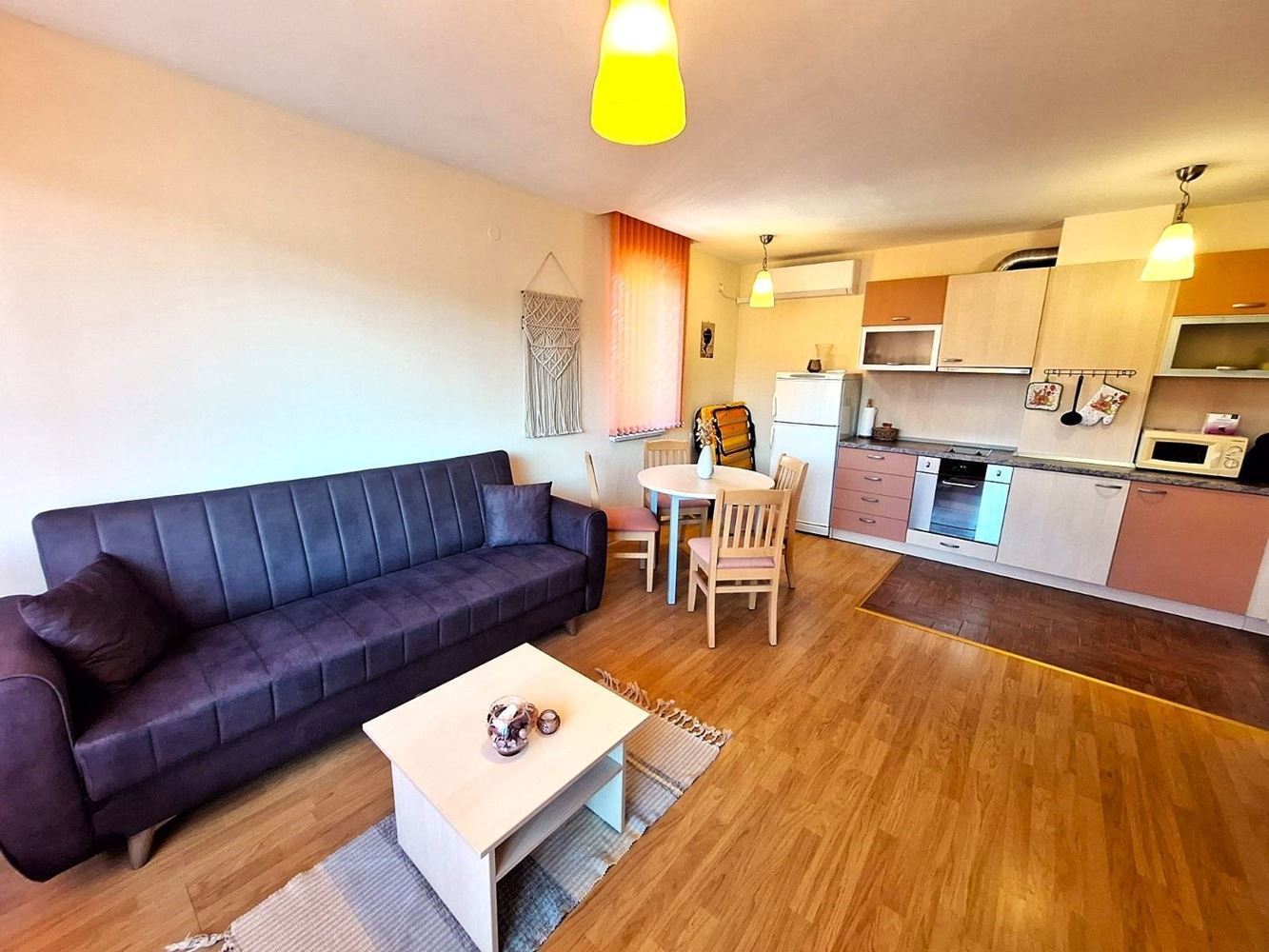 Nur wenige Schritte vom Meer entfernt – gemütliche 3-Zimmer-Wohnung mit zwei Schlafzimmern am Ortseingang von Sveti Vlas