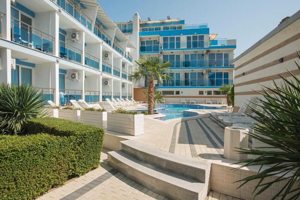 Gemütliches und geräumiges Studio in Ahtopol – bezugsfertig, mit Act 16 und Blick auf den Swimmingpool