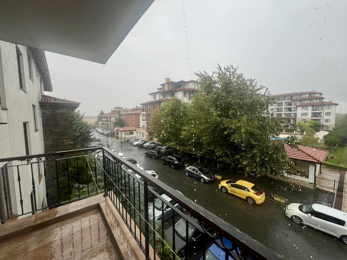 Geräumige Drei-Zimmer-Wohnung mit Poolblick in einer prestigeträchtigen Anlage in Nessebar