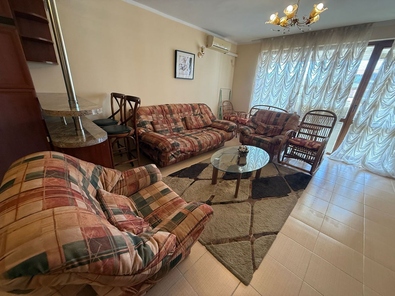 Geräumige 3-Zimmer-Wohnung in Sonnenstrand – Komfort, Natur und niedrige Wartungsgebühr