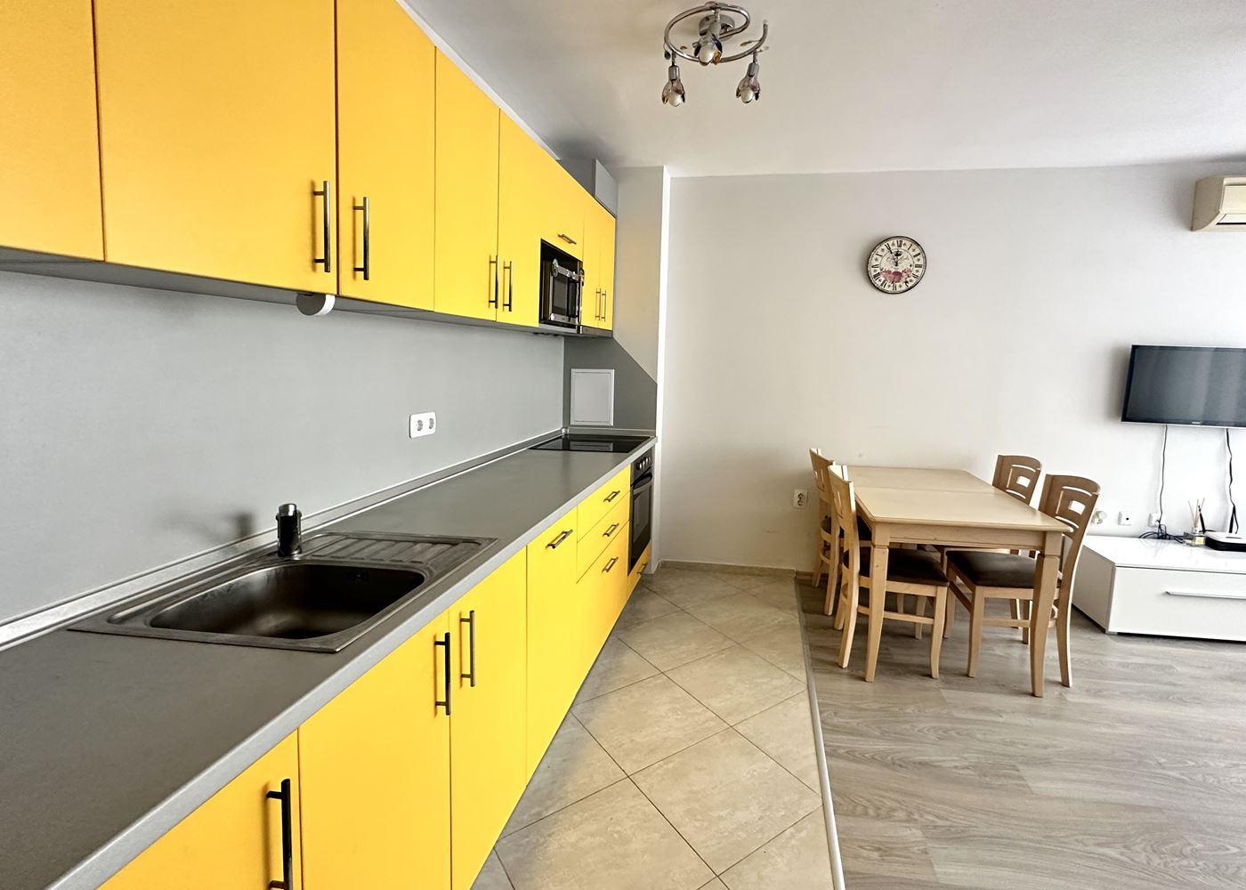 Ein-Zimmer-Apartment 100 m vom Strand in Pomorie – Komfort, Bequemlichkeit und Meerblick