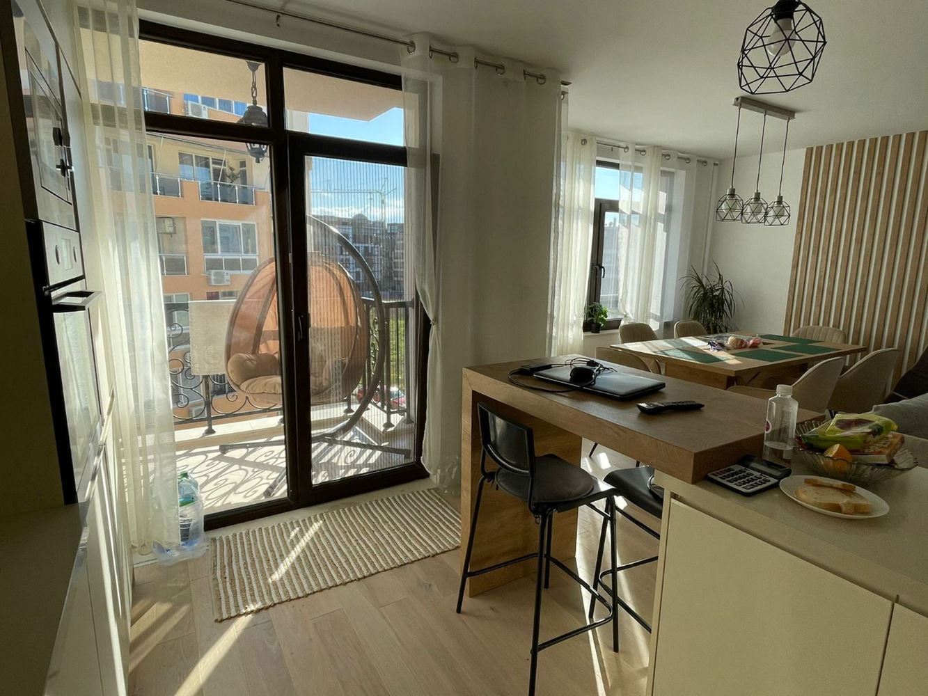 Geräumige Fünfzimmerwohnung mit Meerpanorama in Pomorie – Komfort, Stil und Funktionalität für eine große Familie