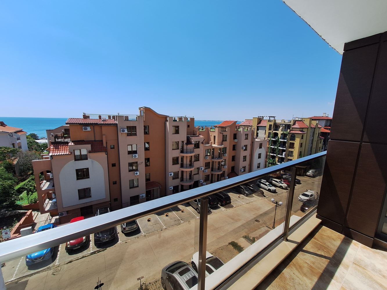 Geräumige 3-Zimmer-Wohnung mit Parkplatz nur 200 Meter vom Meer entfernt in Sveti Vlas