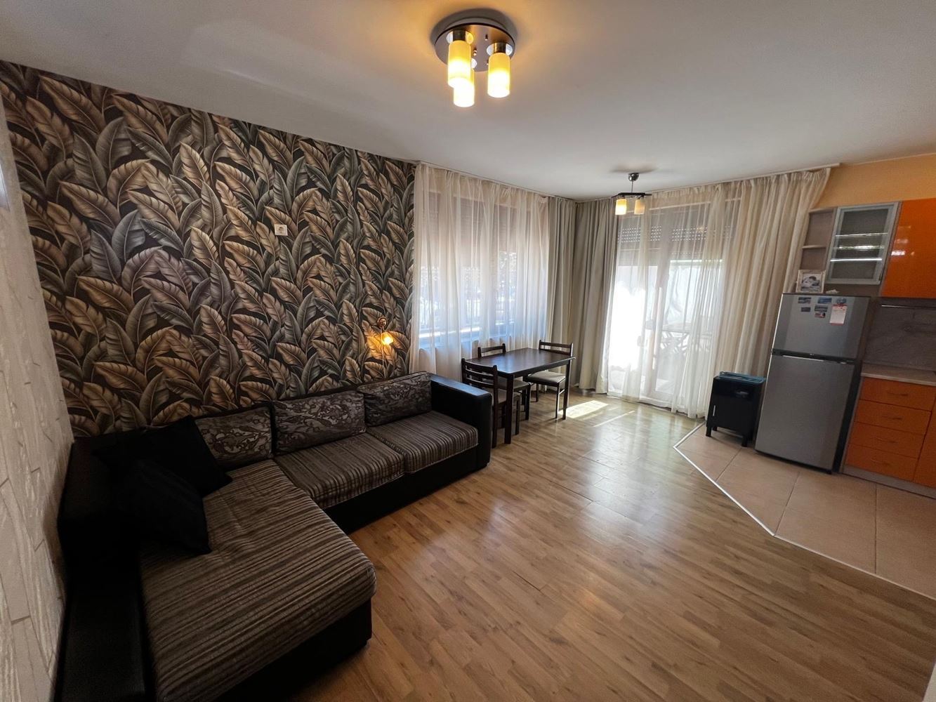 Gemütliche Wohnung mit einem Schlafzimmer in Sarafovo – eigener Eingang, keine Wartungsgebühr, ideal für ganzjähriges Wohnen