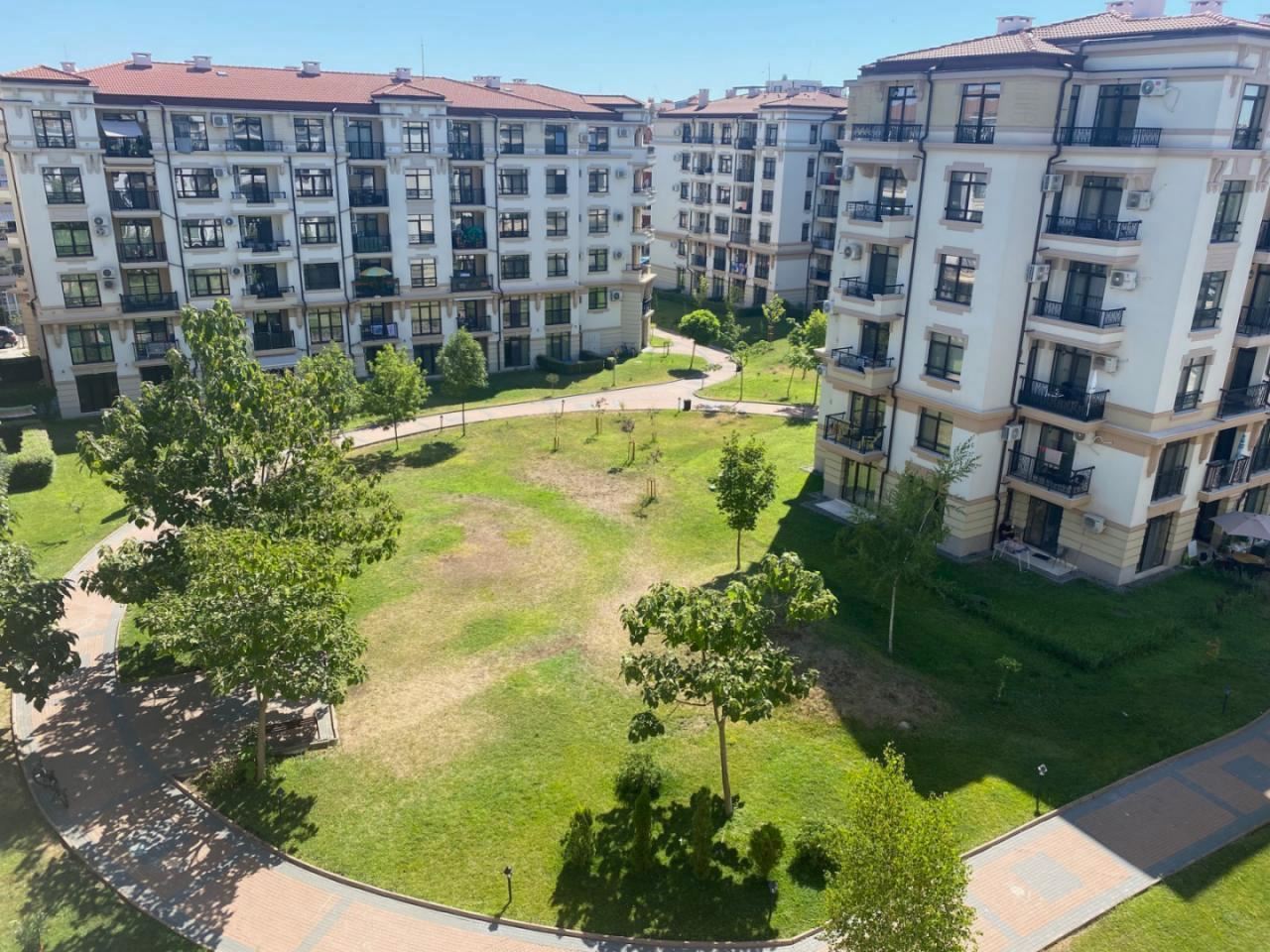 Geräumige Fünfzimmerwohnung mit Meerpanorama in Pomorie – Komfort, Stil und Funktionalität für eine große Familie
