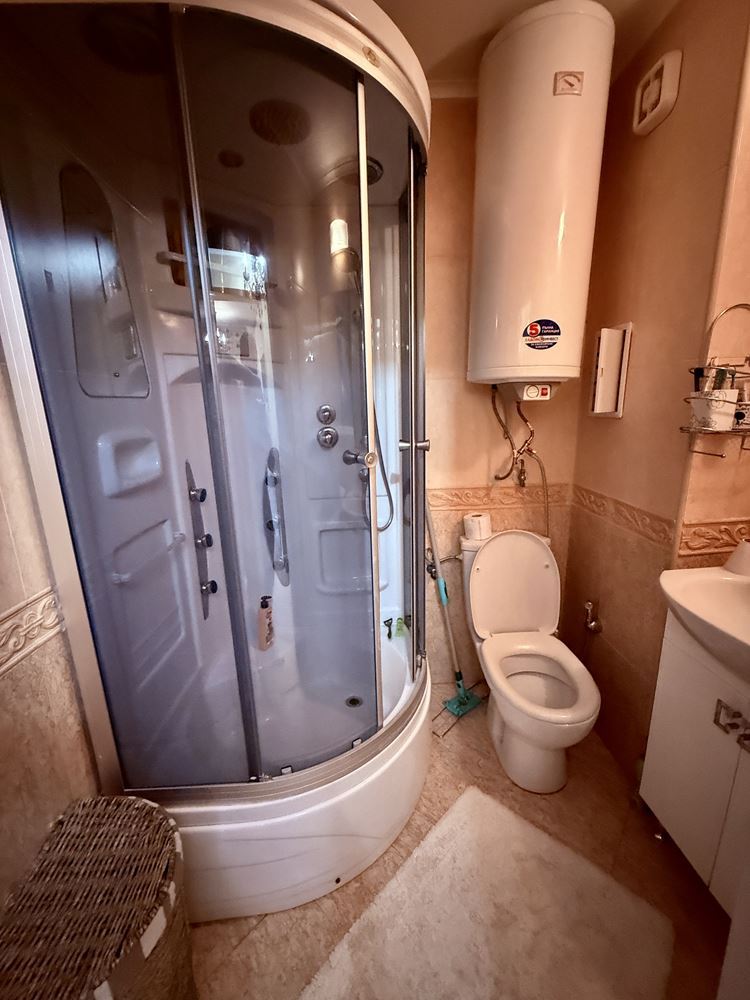 Wohnung in erster Meereslinie in Sveti Vlas – stilvolle Immobilie am Strand und am Yachthafen „Marina Dinevi“