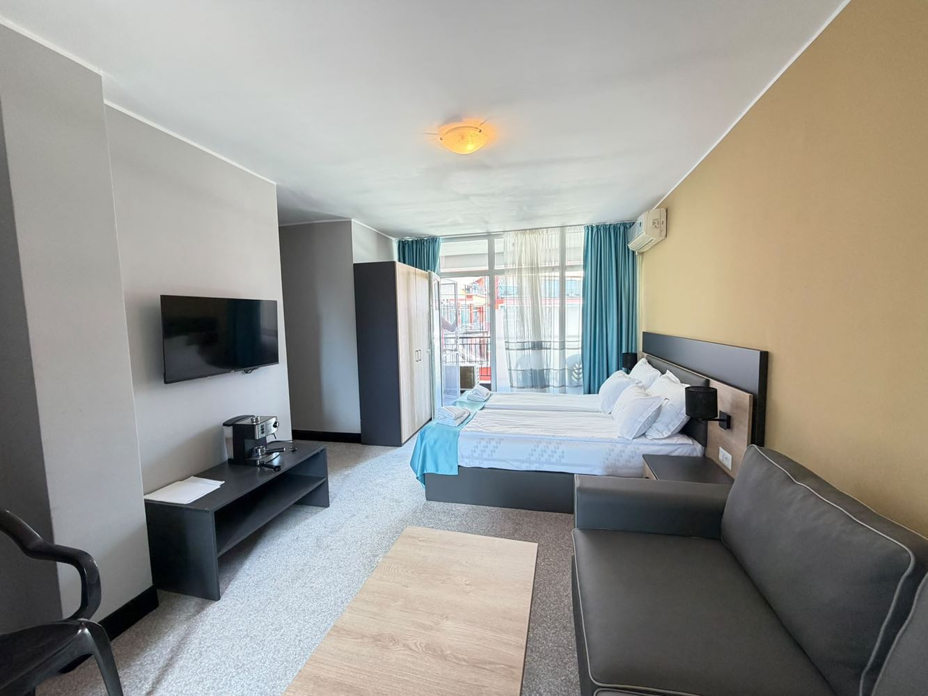 Luxuriöse Wohnung in erster Meereslinie in Sonnenstrand mit frontalem Meerblick