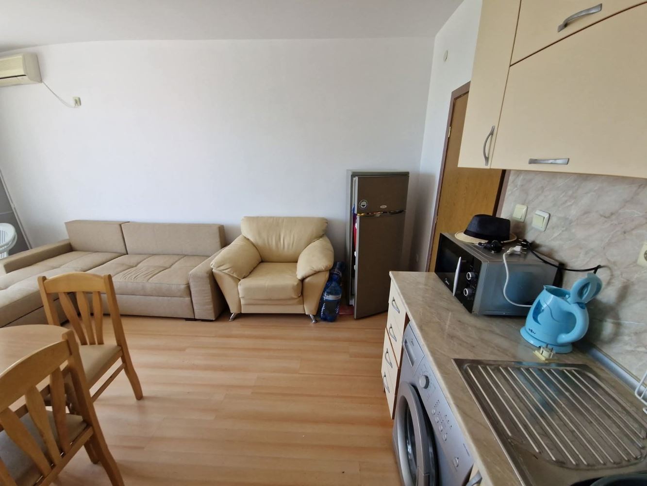 Gemütliche Zweizimmerwohnung mit Blick auf den Pool in einer hervorragend gepflegten Anlage – ideal für Urlaub und Investition