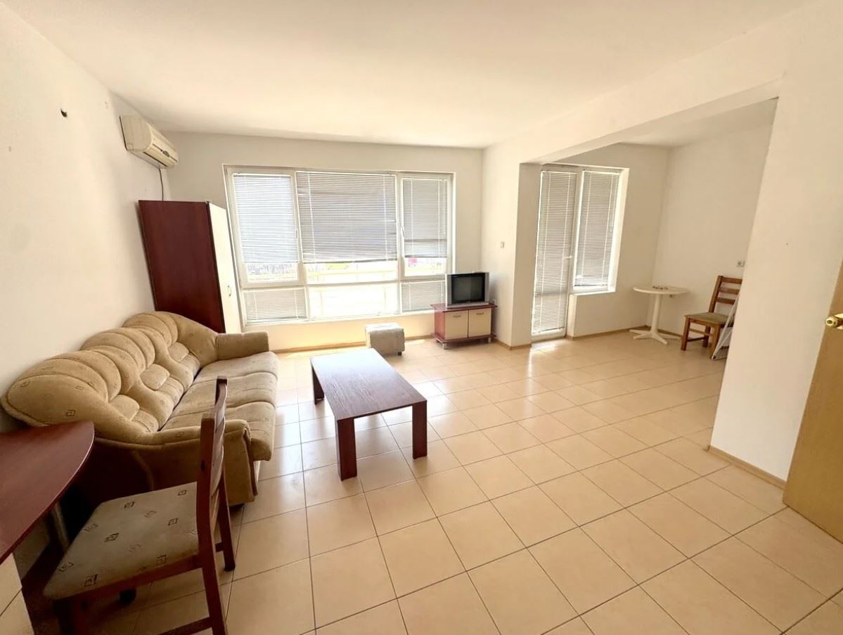 Apartment mit einem Schlafzimmer 300 Meter vom Strand in Sonnenstrand – ausgezeichnete Möglichkeit zur Renovierung und Investition