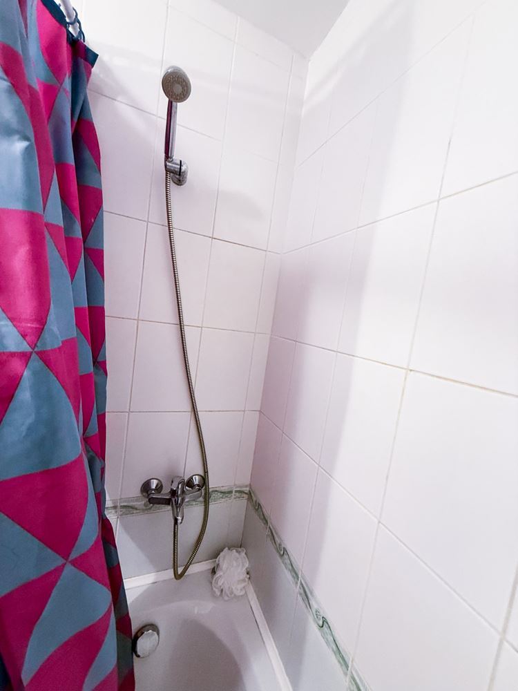 Großzügige Zweizimmerwohnung mit kleinem Privatgarten und großer Veranda in einer Anlage bei Aheloy