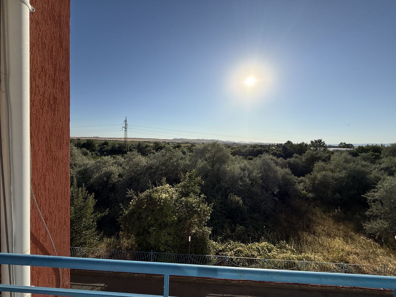 Ein-Zimmer-Wohnung mit Terrasse in Sonnenstrand – Komfort und ganzjährige Sicherheit