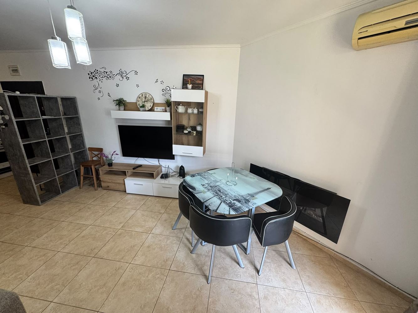 Geräumige Drei-Zimmer-Wohnung mit eigener Atmosphäre und hervorragender Infrastruktur in Nessebar