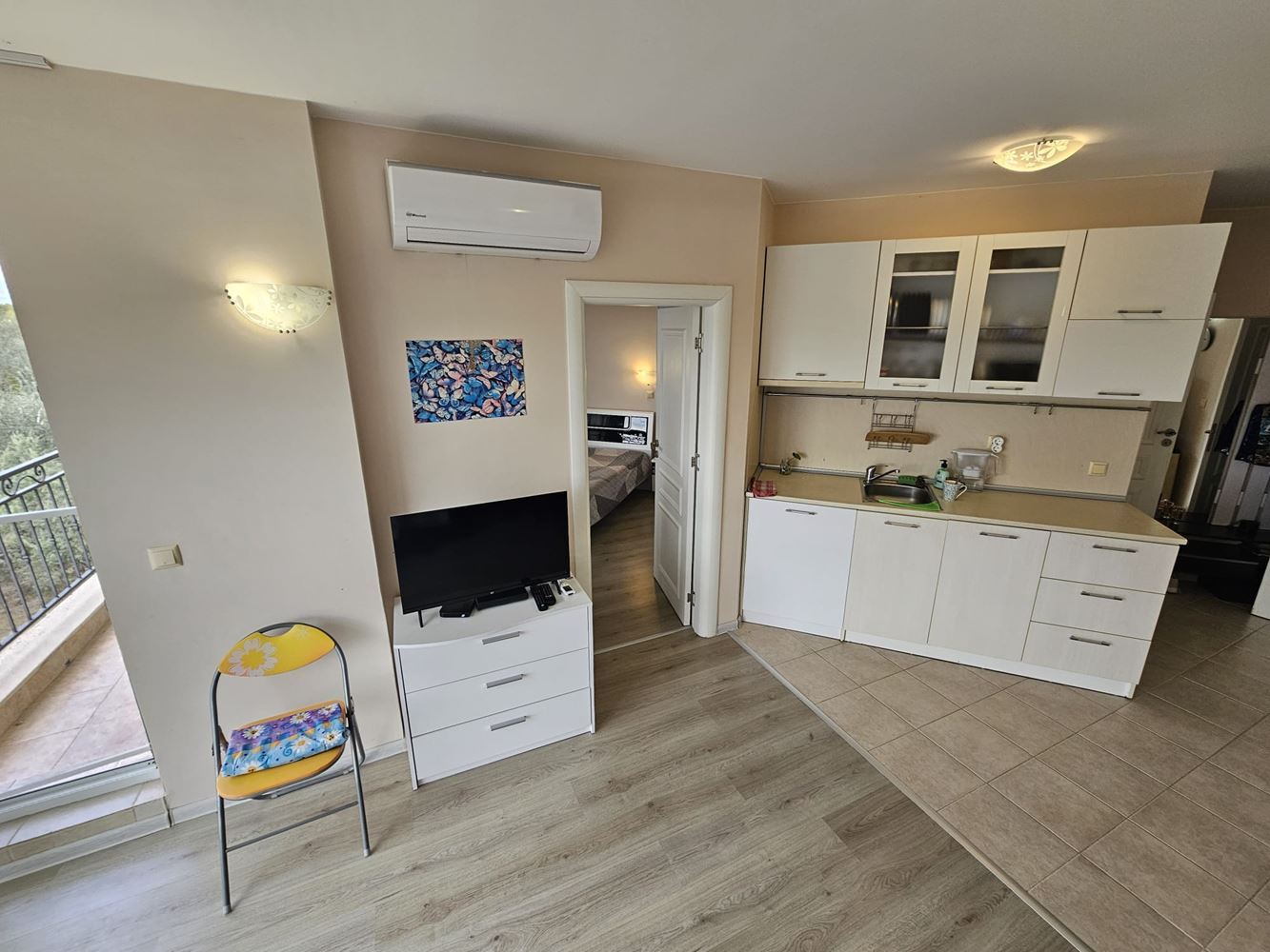 Zweizimmerwohnung inmitten von viel Grün in einer Anlage mit Swimmingpool und Kinderspielplatz