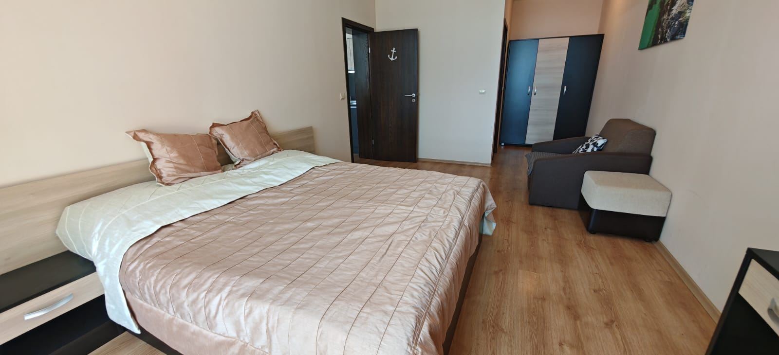 Ausgezeichnete Gelegenheit in Sveti Vlas – möblierte geräumige Zweizimmerwohnung mit einem Schlafzimmer in Strandnähe