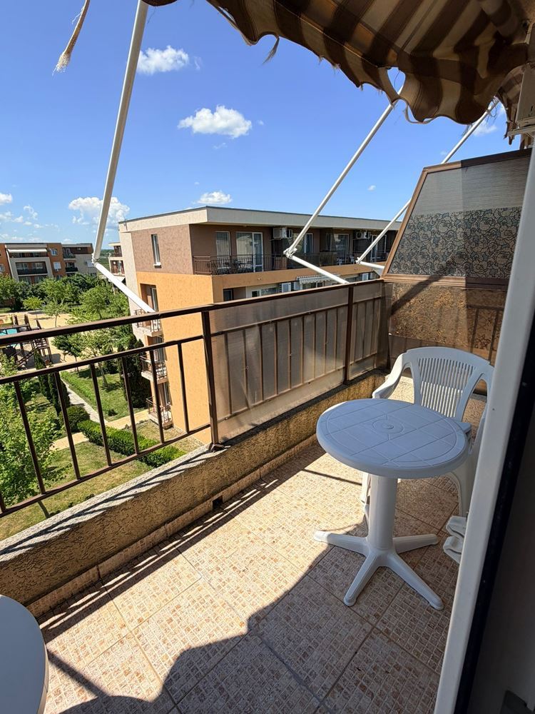 Möbliertes Studio in Sonnenstrand mit Swimmingpool, Tennisplatz und grüner Gartenanlage