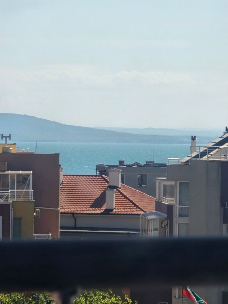 Geräumige 3-Zimmer-Wohnung mit teilweisem Meerblick – ausgezeichnete Lage nahe dem Zentrum und dem Strand