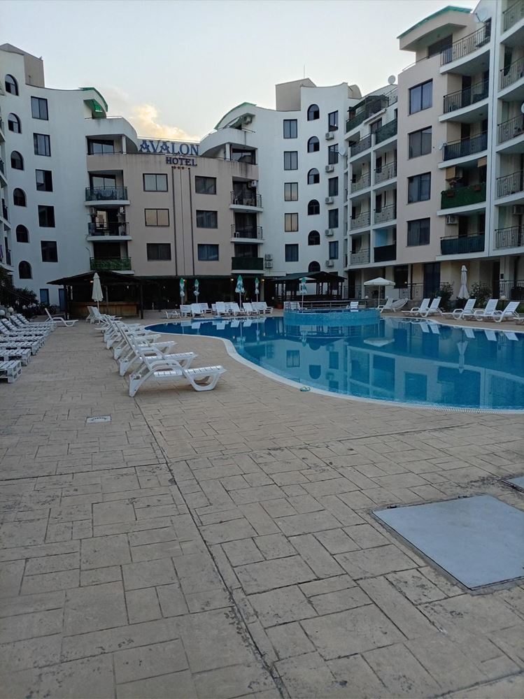 Geräumige 2-Zimmer-Wohnung mit Poolblick in Sonnenstrand
