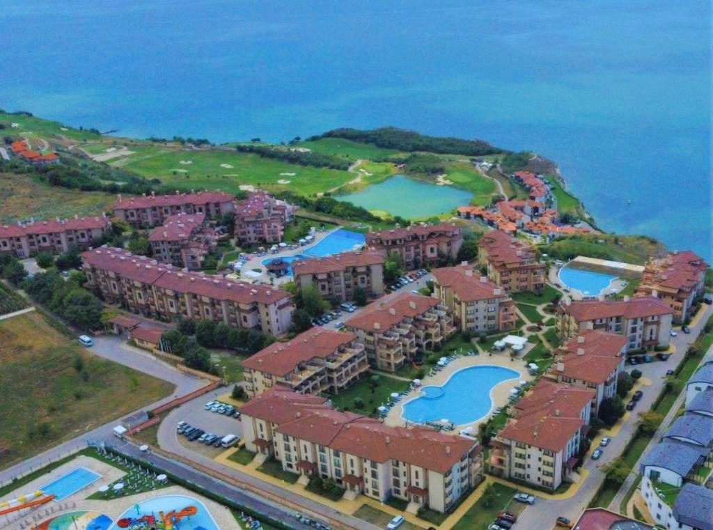 Geräumige möblierte 3-Zimmer-Wohnung mit Meerblick nahe Balchik – Komfort inmitten der Natur und der Golf Riviera
