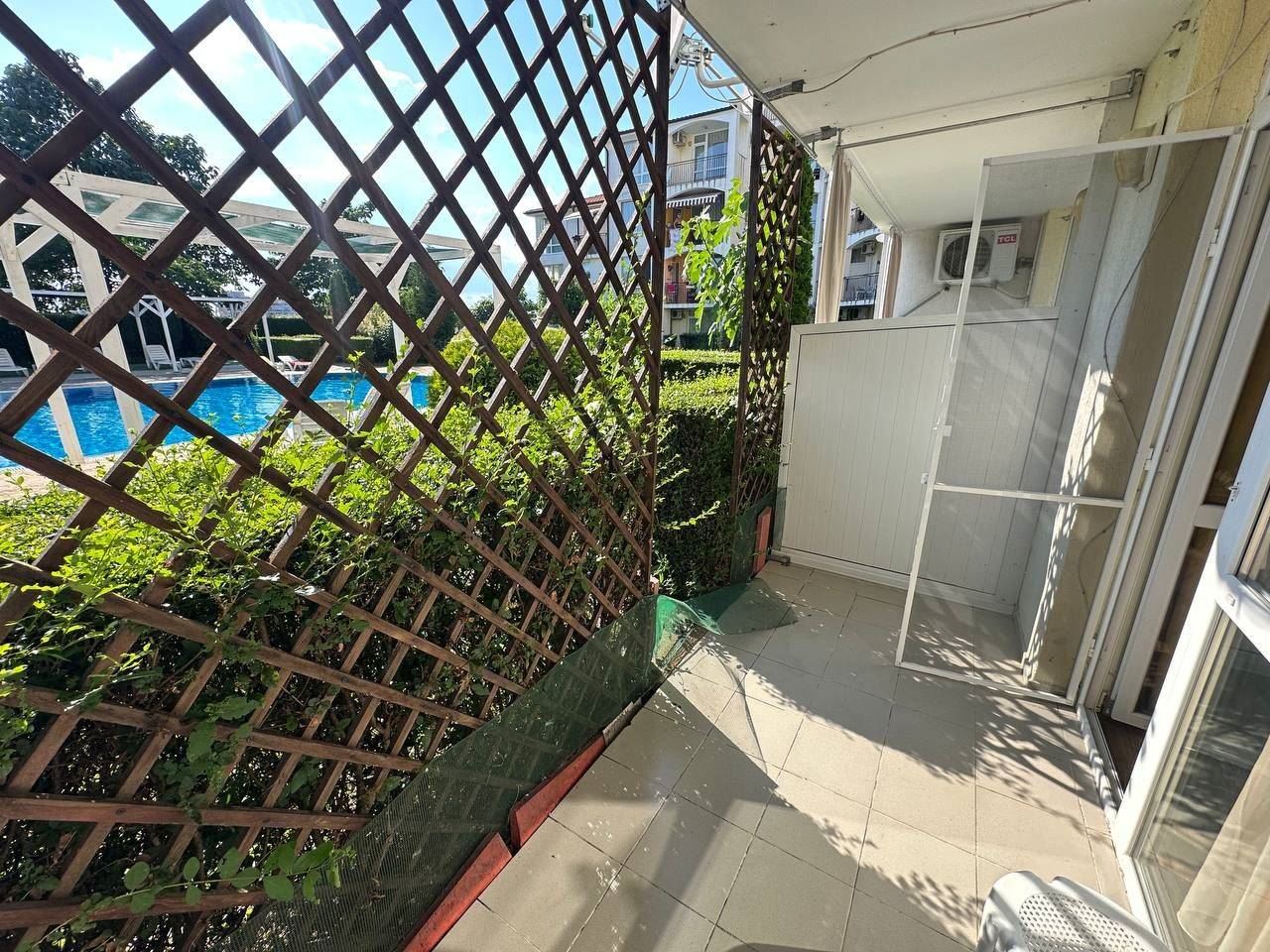 Gemütliche Zweizimmerwohnung in Ravda mit direktem Zugang zum Poolbereich