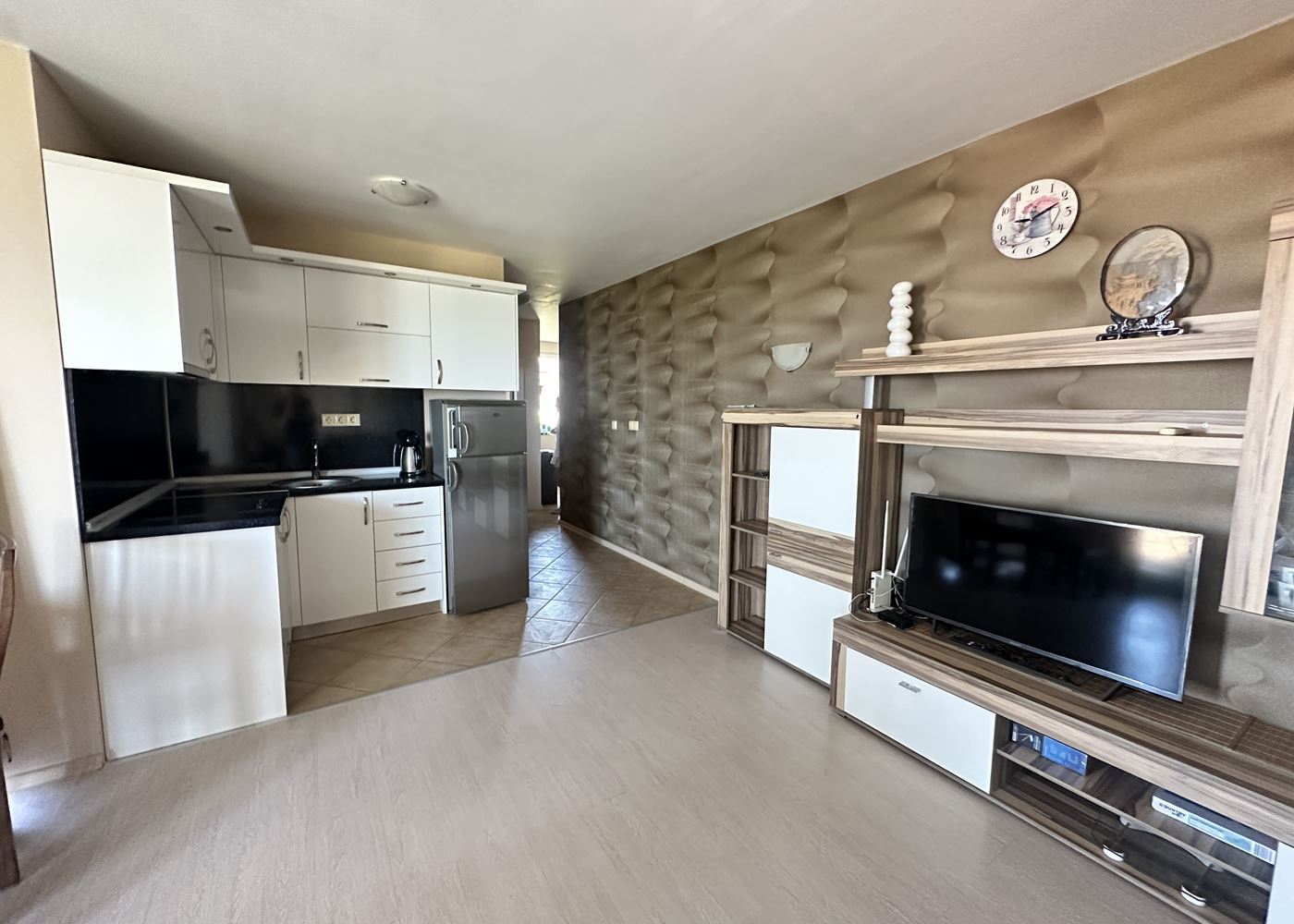 Geräumige 2-Zimmer-Wohnung mit Panoramablick auf das Meer in Tschernomorez – ein bezugsfertiges Zuhause am Meer