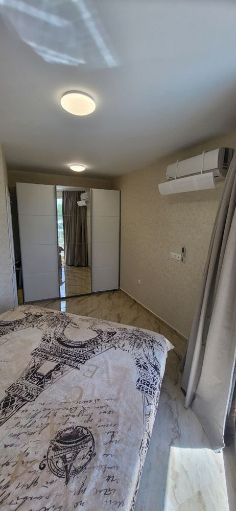 Drei-Zimmer-Wohnung mit zwei Schlafzimmern und großer Panoramaterrasse in einer stilvollen Wohnanlage in Sonnenstrand