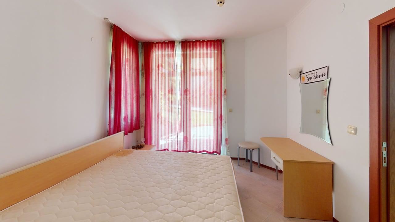 Zweizimmerwohnung mit direktem Zugang zur begrünten Anlage – vollständig möbliert und sofort bezugsfertig