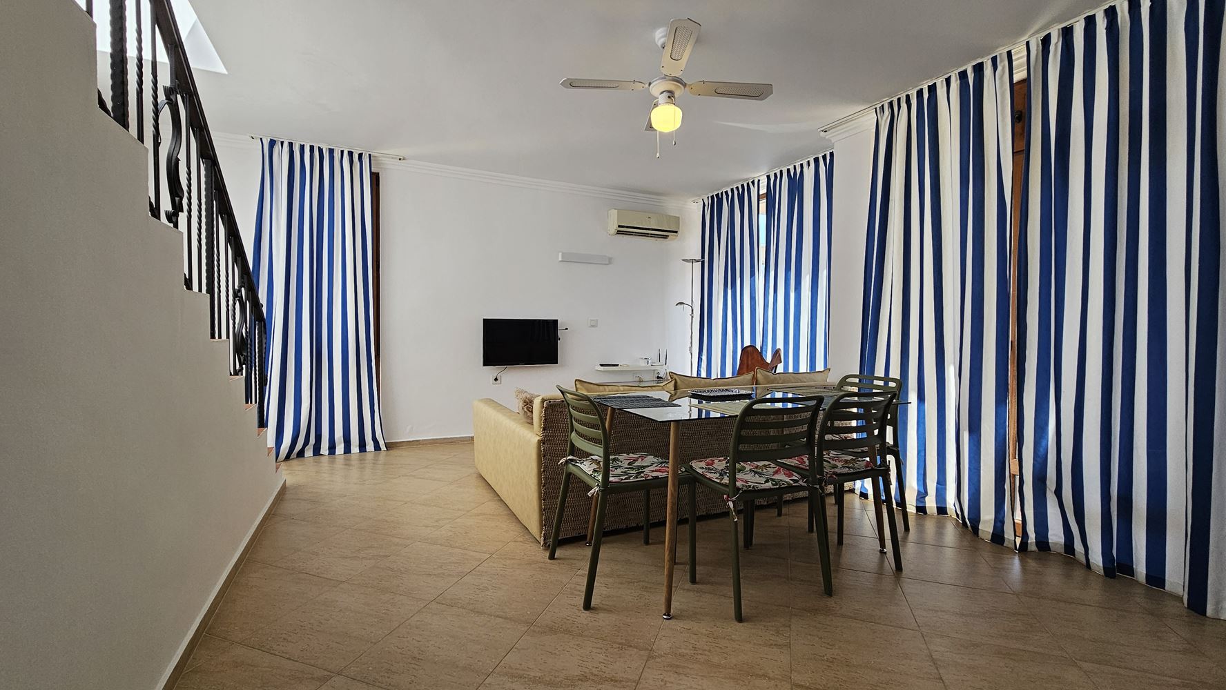 Zweizimmer-Maisonette mit großer Panoramaterrasse in einer prestigeträchtigen Anlage in Sveti Vlas