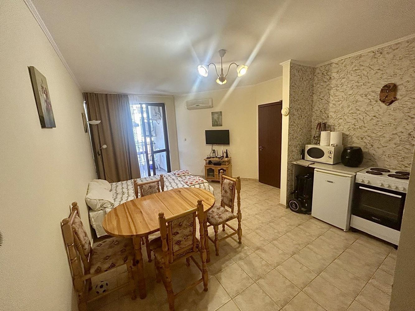 Geräumige Zweizimmerwohnung mit Blick ins Grüne in Nessebar – bezugsfertig