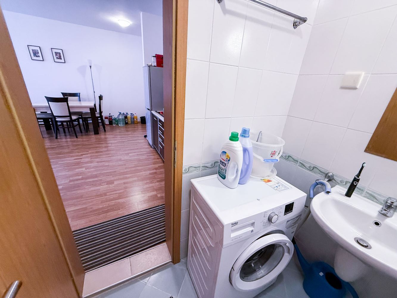 Großzügige Zweizimmerwohnung mit kleinem Privatgarten und großer Veranda in einer Anlage bei Aheloy