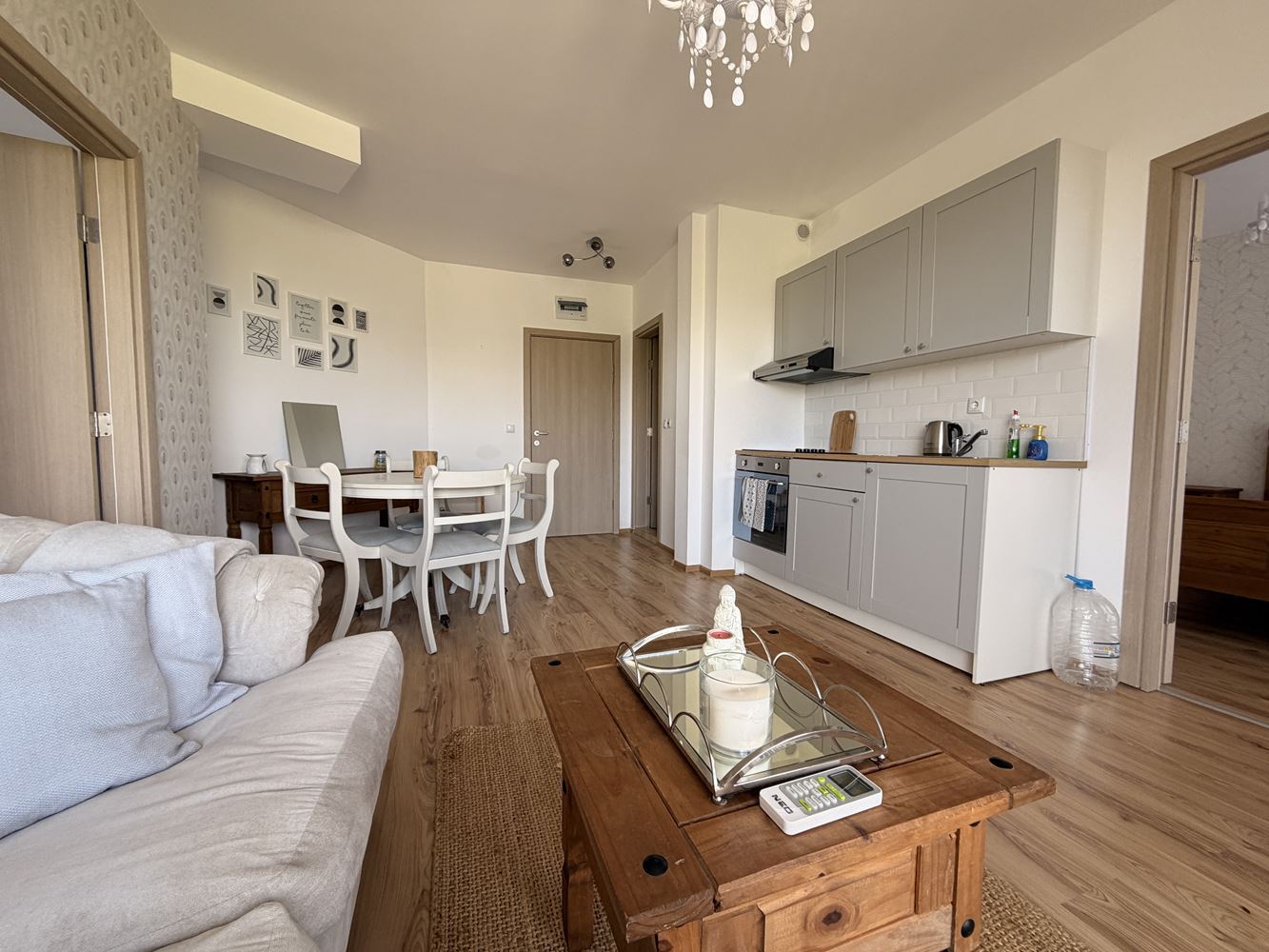 Drei-Zimmer-Wohnung mit Panoramaterrasse am Stadtrand von Sunny Beach – Komfort, Ruhe und Stil