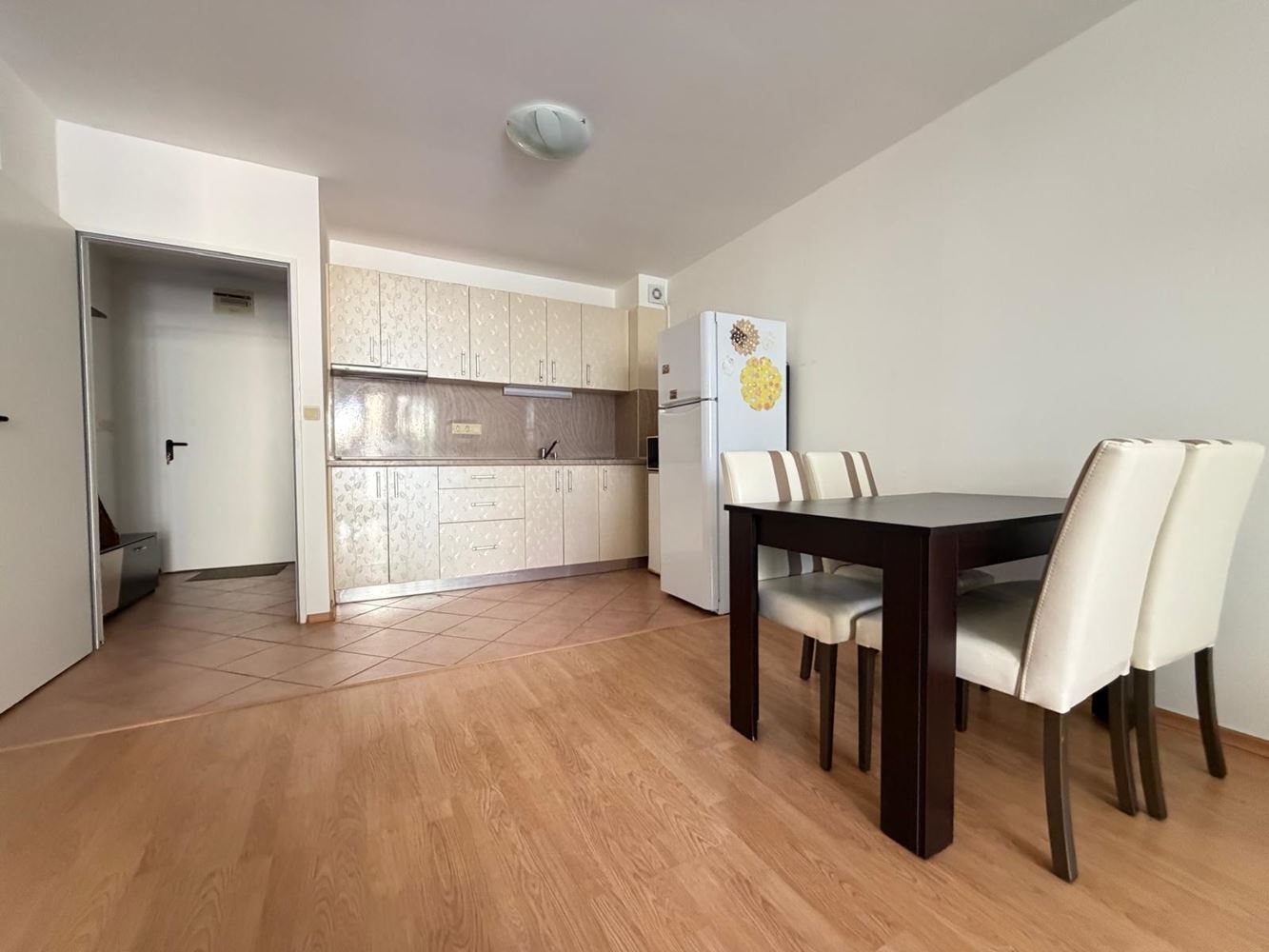 Geräumige Wohnung mit einem Schlafzimmer in Pomorie – mit großer Terrasse und ausgezeichnetem Investitionspotenzial